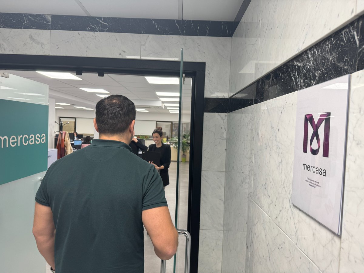 Mercasa_mercas's tweet photo. 🟣 En #Mercasa reforzamos nuestro compromiso con la sensibilización y el impulso de iniciativas que promuevan la igualdad y la prevención de la violencia machista

¡Construyamos una red contra la violencia de género! 

#25N  #SomosRed https://t.co/U4KnlRNvjy