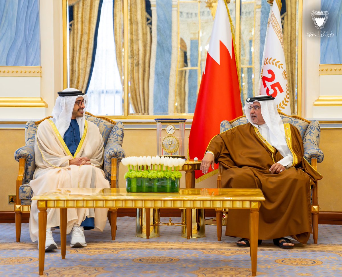 BahrainCPnews's tweet image. صاحب السمو الملكي الأمير #سلمان_بن_حمد آل خليفة ولي العهد رئيس مجلس الوزراء يلتقي سمو الشيخ عبدالله بن زايد آل نهيان نائب رئيس مجلس الوزراء وزير الخارجية بدولة #الإمارات العربية المتحدة #البحرين