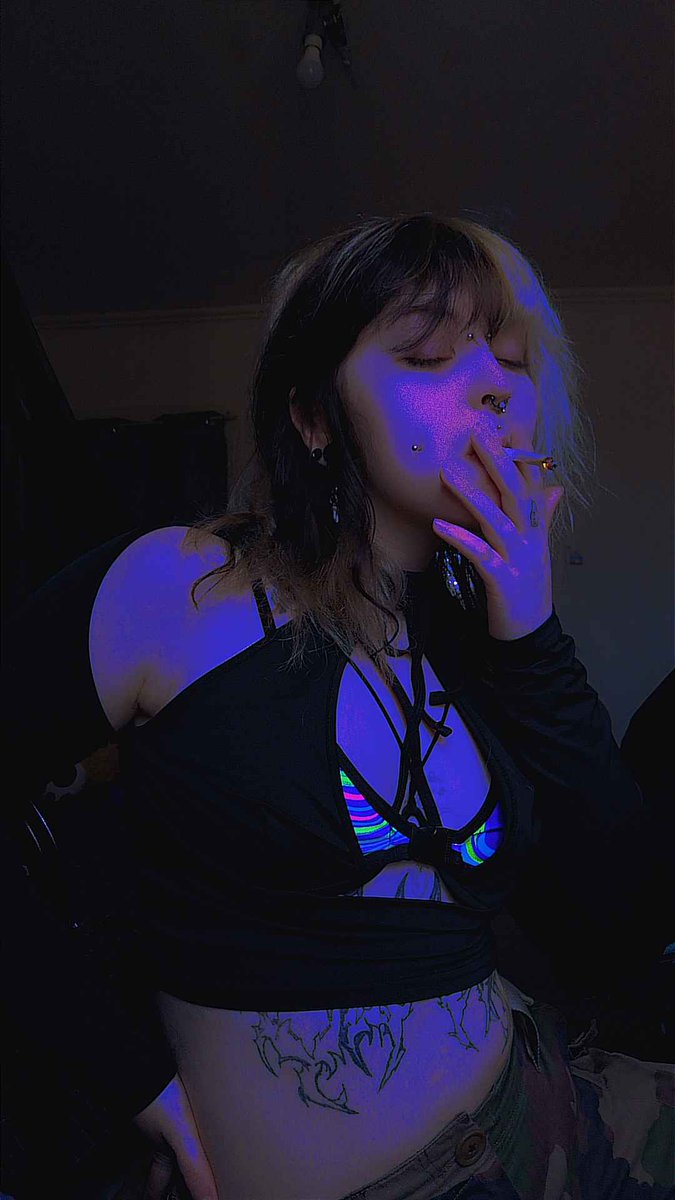 LicorneBresom's tweet photo. ✨Raven
✨She/he • 21 ans • Pan/Genderfluid • switch 
✨Créatrice/Réalisatrice de médias Soft &amp; Nsfw
 Tu peux aussi me suivre sur:
🖤Pornhub: https://t.co/voLW84kBUy
🤍Instagram: https://t.co/gDyghFW0CV
🖤Mym/Uncove: 
https://t.co/MMxx9ujHjN 

🔄repost🔥follow💖like https://t.co/8VGtZgzc21