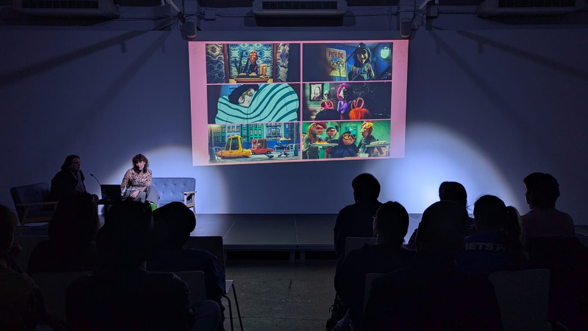 🪄 A #ElMeuPrimerFestival2024 hem tingut l'oportunitat de gaudir de molts moments únics i irrepetibles. Com en el cas de la masterclass (rodolí) de la directora de VIVINT EN GRAN, Kristina Dufková, amb qui vam poder compartir i aprendre molts coneixements. 

📽️ Quants records!