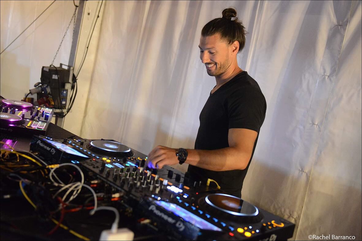 MartinMartinM2x's tweet image. Allez je tente le coup …
À 31 RT (VISCA Tolosa tu connais)
Je lance un LIVE MIX avec les lights ce soir à 18h00 !!!