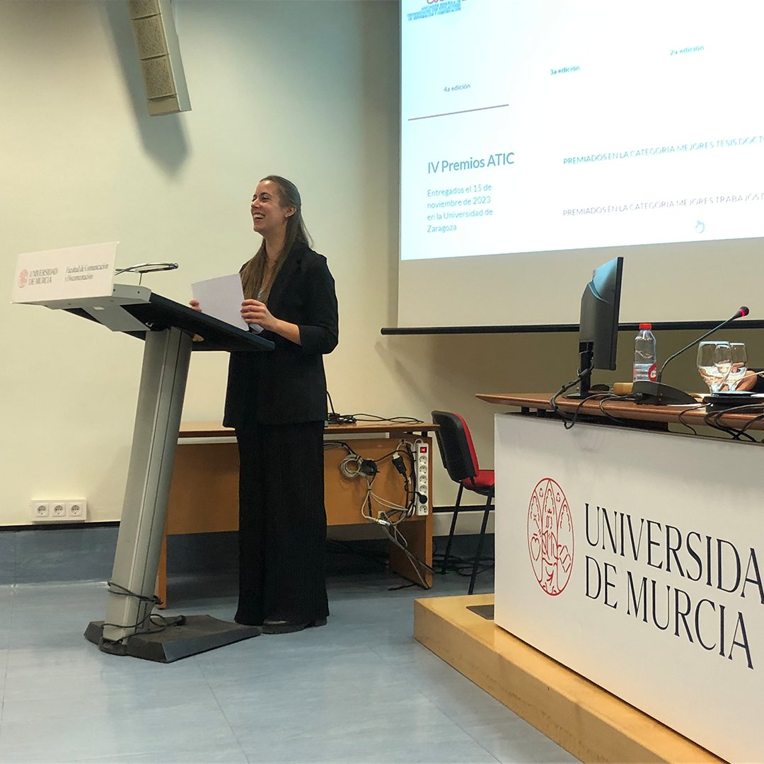 OCA_usal's tweet photo. El pasado jueves nuestra miembro @LauraRodri9 recibió el premio a la mejor Tesis Doctoral en Comunicación otorgado por @ATIC en la @UniMurcia por su trabajo dirigido por @jjigartua.

¡Enhorabuena, Laura! 🎉 https://t.co/iRWfhgs5nD