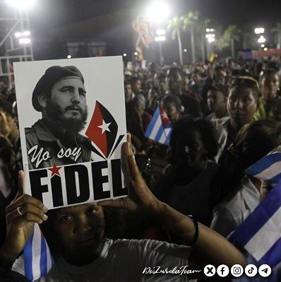 DeZurdaTeam_'s tweet photo. A 8 años de su paso a la inmortalidad recordamos aquel 8 de enero de 1959 cuando #FidelEnUnaFrase expresó: 

“Sé, que nunca más volveremos a presenciar una muchedumbre semejante, excepto ... el día en que muramos, porque nosotros ¡jamás defraudaremos a nuestro pueblo!”.

#SiempreJoven 

#DeZurdaTeam