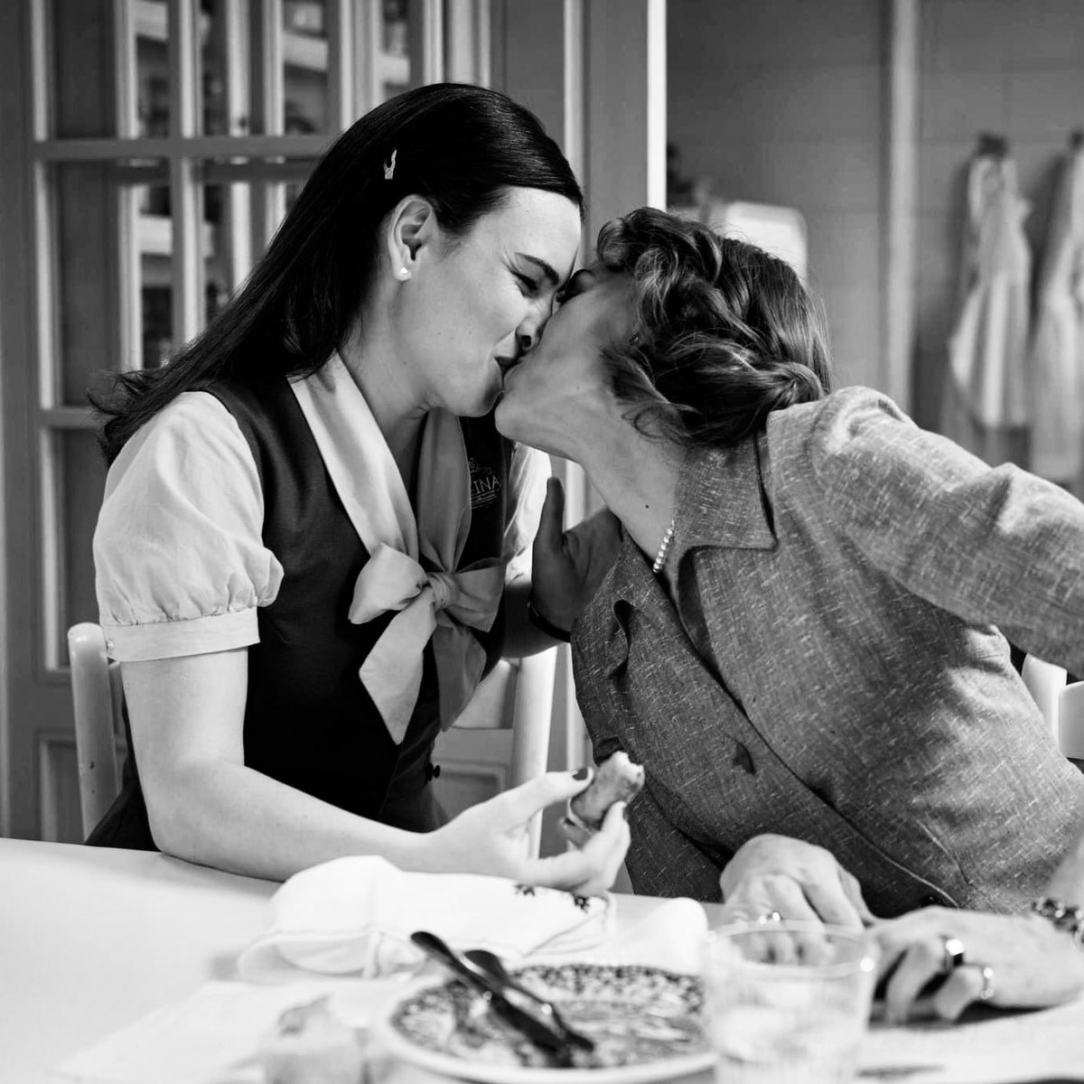 lalunadecartonn's tweet photo. the ship 🤍                               the friendship 🖤 https://t.co/pWkoizo4w7