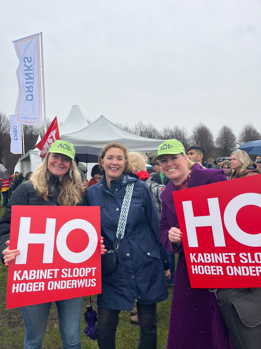 Leiden Psychology (@leidenpsy) on Twitter photo #HO #Stopdebezuinigingen #OnderwijsProtest #Malieveld #WOinActie <a href="/WOinactie/">WOinActie</a> met o.a. <a href="/HannekeHulst/">Hanneke Hulst</a> <a href="/LeidenSocial/">Leiden Social Sciences</a> <a href="/UniLeiden/">Universiteit Leiden</a> #HO #Stopdebezuinigingen #OnderwijsProtest #Malieveld #WOinActie <a href="/WOinactie/">WOinActie</a> met o.a. <a href="/HannekeHulst/">Hanneke Hulst</a> <a href="/LeidenSocial/">Leiden Social Sciences</a> <a href="/UniLeiden/">Universiteit Leiden</a>