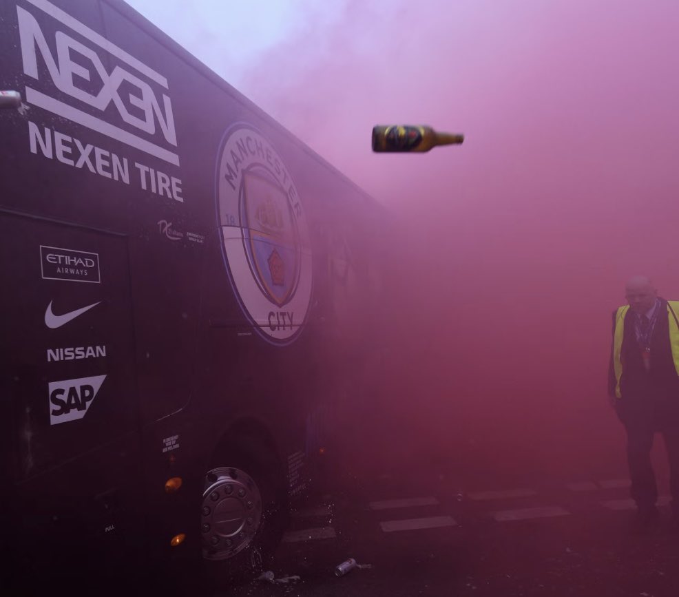 EamesHarrison's tweet photo. Same again Sunday reds✊✊

To go 11 points clear… https://t.co/43KN93NE8b