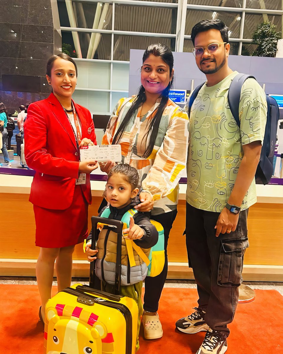 flyspicejet's tweet photo. Wherever you go, our SpiceJet ground team ensures that an exclusive smile is always part of your journey!
#flyspicejet #spicejet #welcome #smilecampaign #flywithsmile #passengers #flights #aviation #flyhigh #travelwithus #travel #addspicetoyourtravel
(1/3) https://t.co/zEniEU3NOp