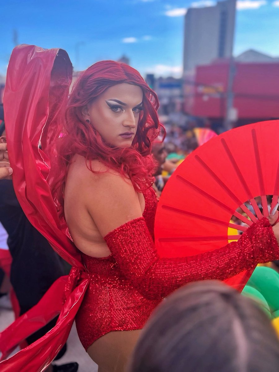 _mathsick's tweet image. viver isso aqui foi, de longe, uma das maiores experiências da minha vida
a gente tá muito vivo, e vamos continuar cada vez mais!
muito obrigado, 22ª Parada do Orgulho LGBT+ de Uberlândia! ❤️

#dragqueen #hiv #aids #vivocomhiv #paradalgbt #paradauberlandia #drag