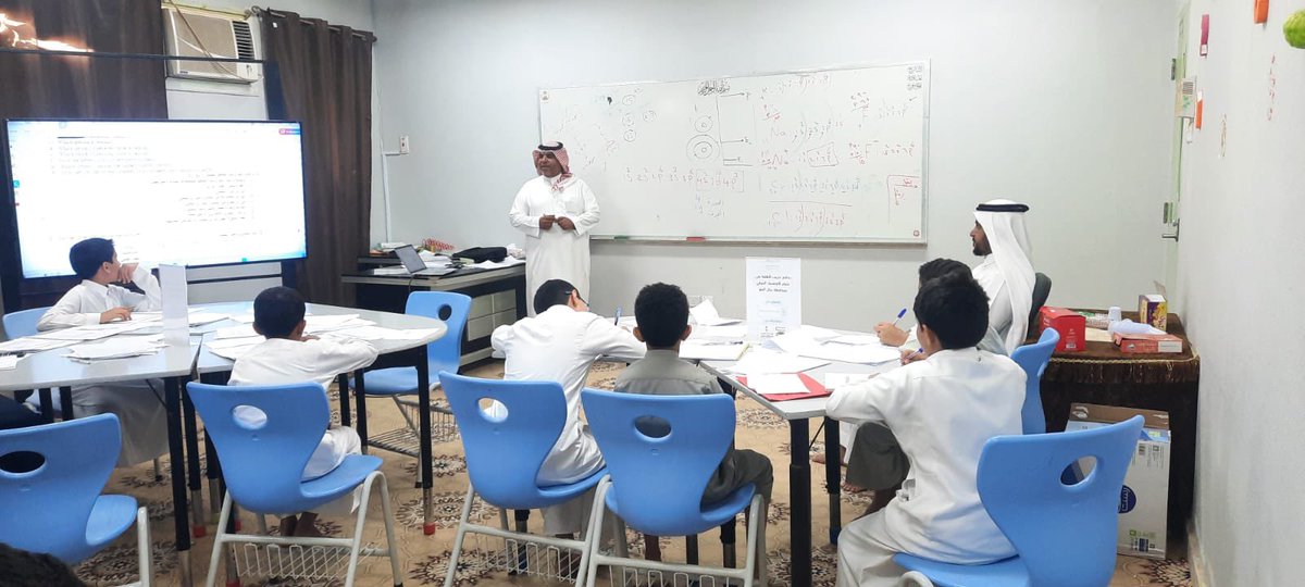 abofhad1431's tweet photo. تم خلال الأسبوع الماضي تدريب طلاب #تعليم_رجال_ألمع  على حقيبة موهوب ٢ لتخصص الكيمياء والمنفذ بالشراكة بين هيئة تطوير عسير وموهبة https://t.co/TsU78PQ5IE