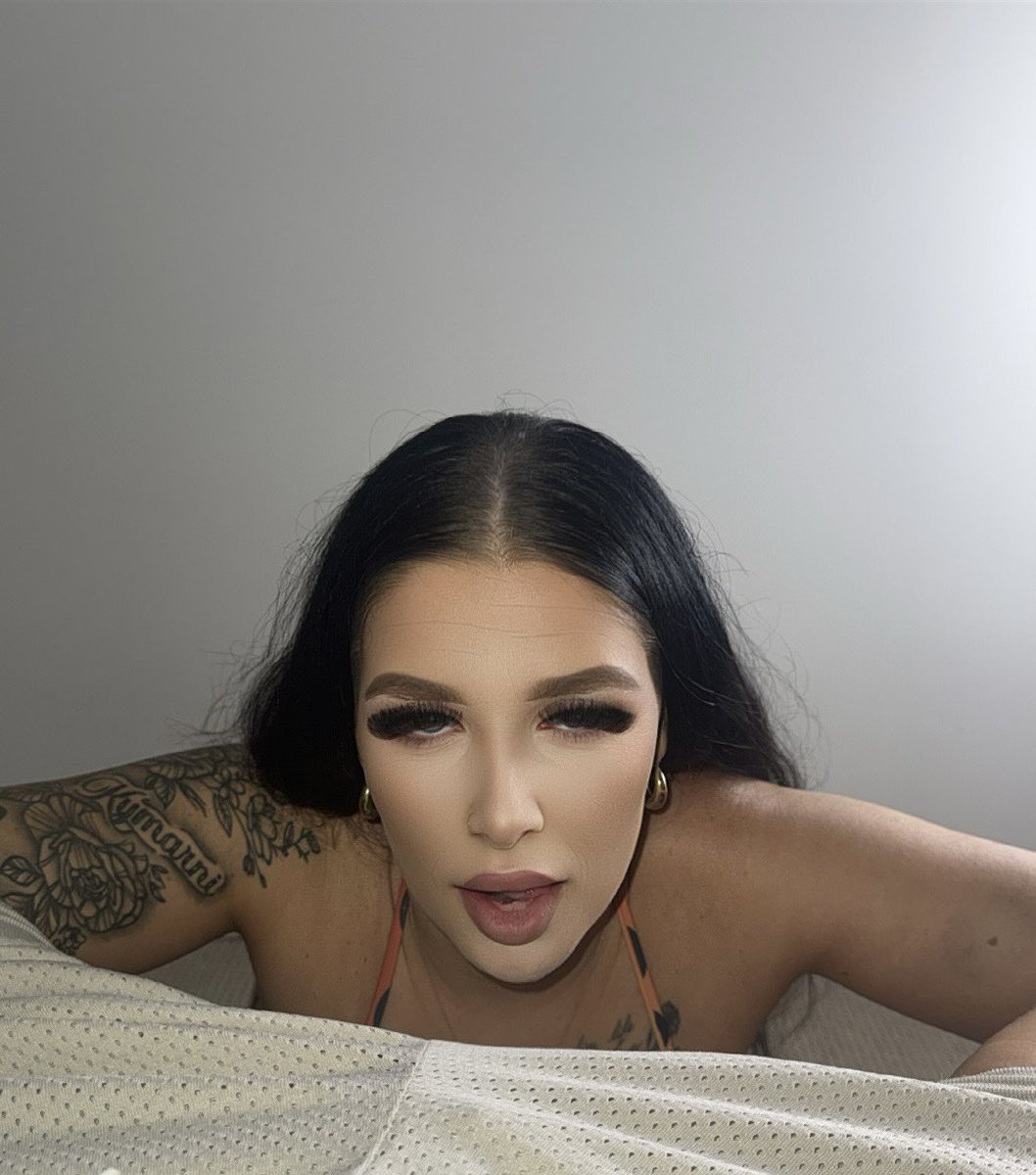 kiarni__issac's tweet photo. You like that deep eye contact?! 👀 https://t.co/sbK9qP1Ll6