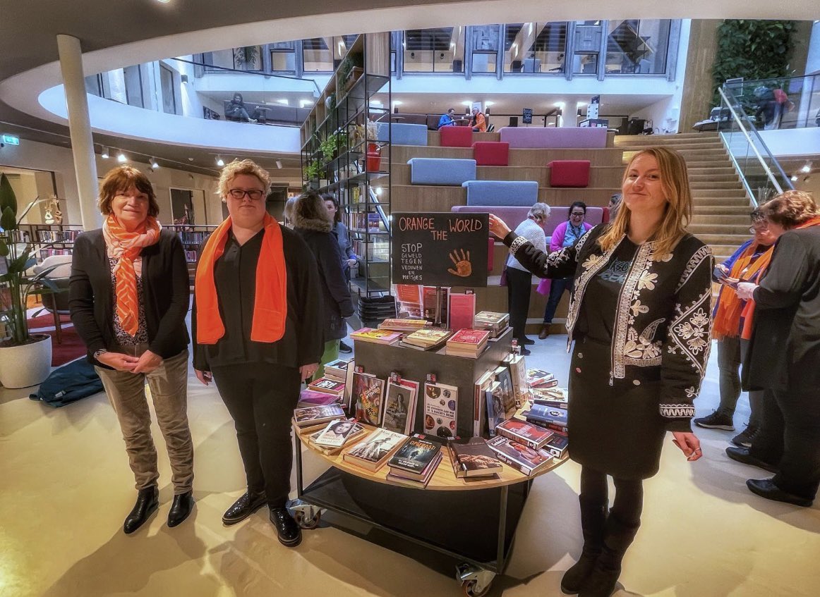 Wil van Nunen (@wilvannu) on Twitter photo Stop geweld tegen vrouwen en meisjes ๐งก. Ook in <a href="/Gem_Rijswijk/">Gemeente Rijswijk</a> hijsen we de vlag op <a href="/OrangeTheWorld1/">OrangeTheWorld</a> day en organiseren we de komende weken meerdere activiteiten. Ook is er een thema-leestafel in onze eigen bibliotheek. Stop geweld tegen vrouwen en meisjes ๐งก. Ook in <a href="/Gem_Rijswijk/">Gemeente Rijswijk</a> hijsen we de vlag op <a href="/OrangeTheWorld1/">OrangeTheWorld</a> day en organiseren we de komende weken meerdere activiteiten. Ook is er een thema-leestafel in onze eigen bibliotheek.