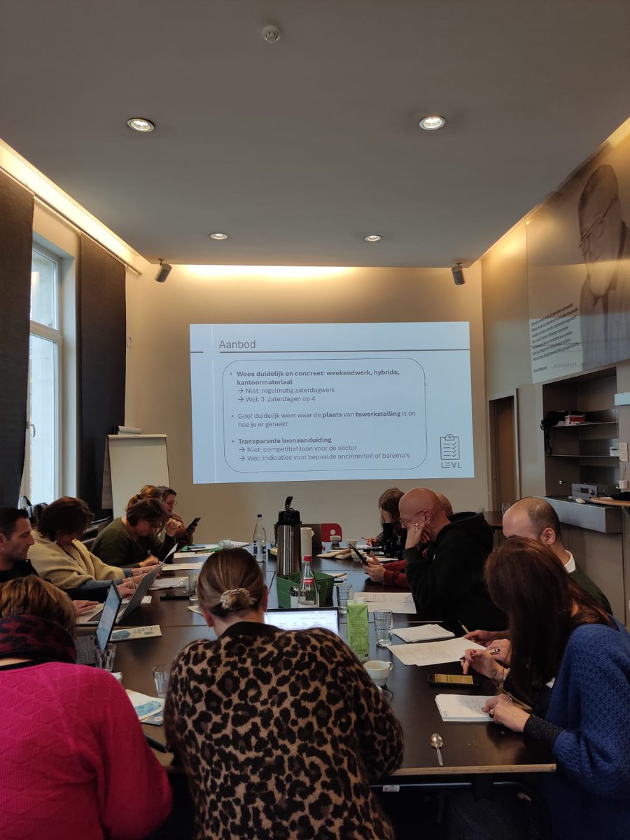 LEVL_be's tweet image. 🖊️ Collega Uwi gaf samen met #RefuInterim een workshop over #inclusiefrekruteren. De deelnemers gingen met tal van tips en inzichten naar huis. Wij werken stilaan aan een volgende editie. Ben jij erbij? Blijf op de hoogte: schrijf je in op de nieuwsbrief📨 levl.be/nieuwsbrief/
