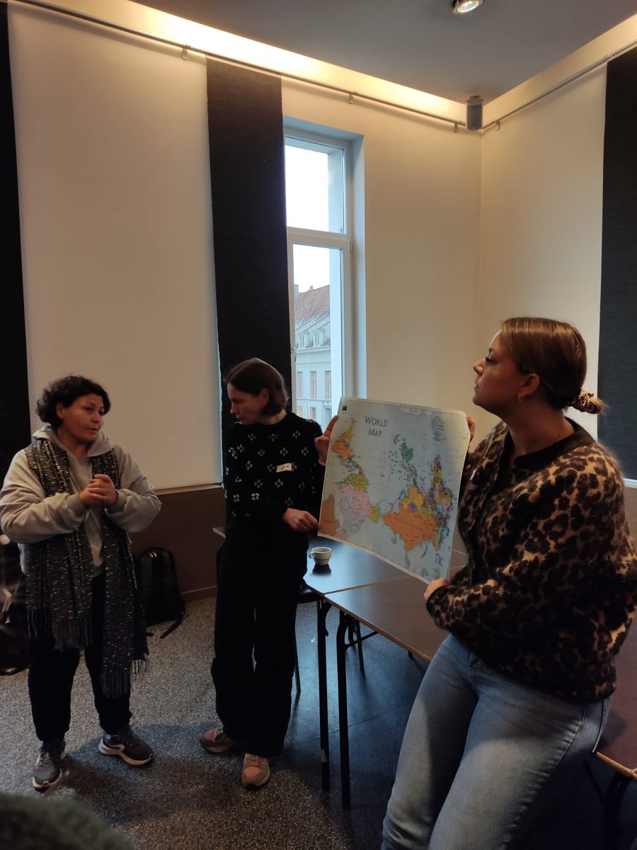 🖊️ Collega Uwi gaf samen met #RefuInterim een workshop over #inclusiefrekruteren. De deelnemers gingen met tal van tips en inzichten naar huis. Wij werken stilaan aan een volgende editie. Ben jij erbij? Blijf op de hoogte: schrijf je in op de nieuwsbrief📨 levl.be/nieuwsbrief/