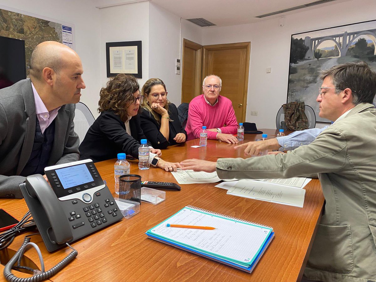 Continuamos con las reuniones con las distintas asociaciones de <a href="/JMDFuencarral/">Distrito de Fuencarral-El Pardo</a>, esta tarde con <a href="/Tres_Olivos/">A.V. Barrio de Tres Olivos</a> analizando las distintas iniciativas que tenemos en estudio y análisis, las obras deportivas en curso y varias para mejorar el barrio 

#ElMejorFuencarralElPardoentretodos