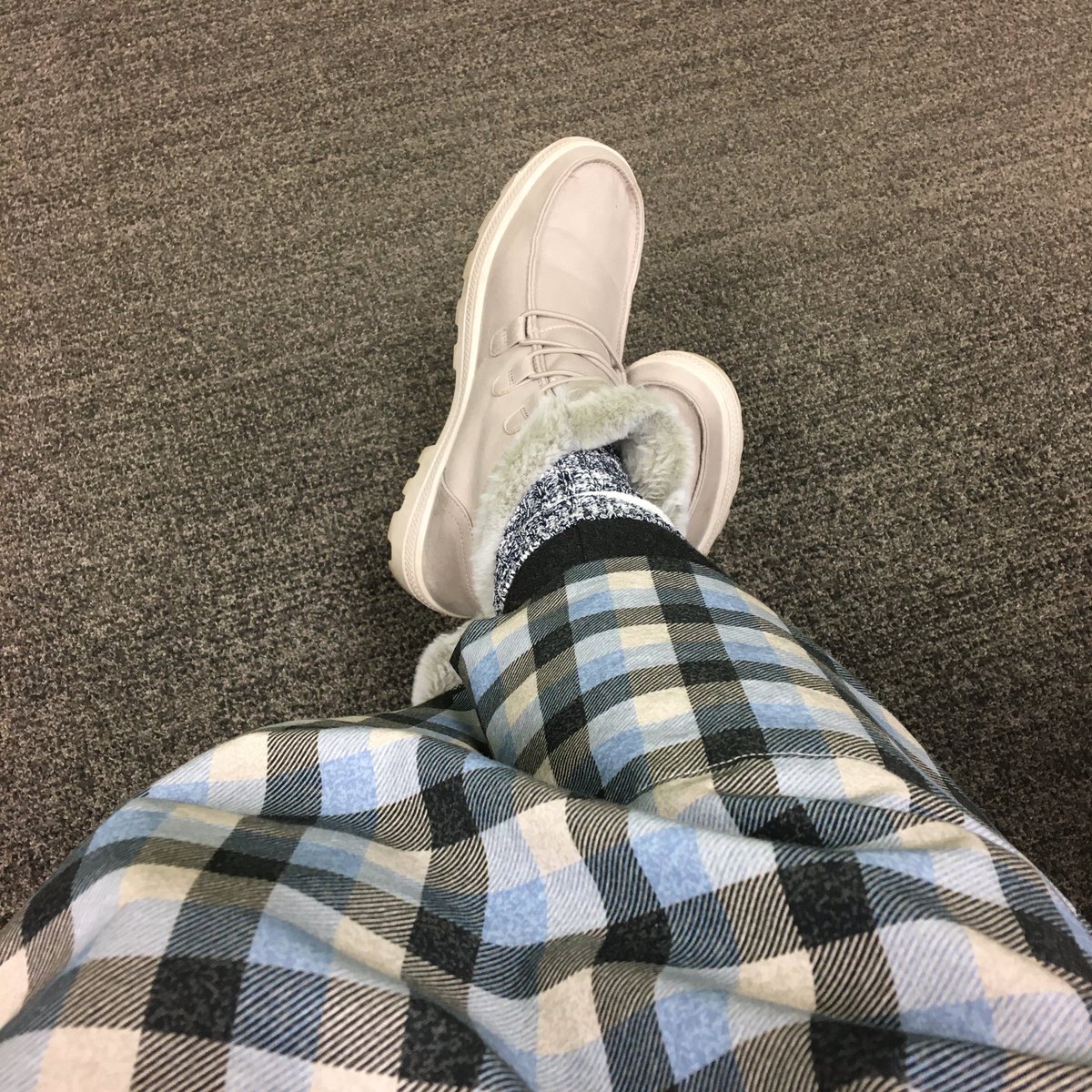 goodcheerkq's tweet image. Happy Monday, friends! Wearing my new me-made skirt! #memade #sewfun #wearwhatyoulove #sewing #createwithgoodcheer