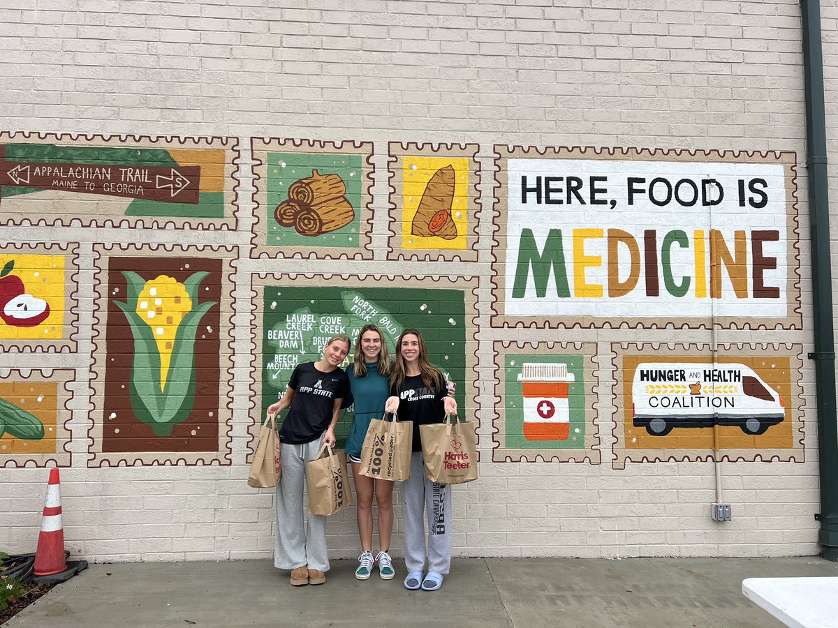 AppStateRISE's tweet image. 700 items raised by App State student-athletes for Hunger and Health Coalition as they prepare to serve the community during the holidays! 💛

Top 3 teams are Men’s Golf winning it, followed by Women’s Track and Cross Country and Softball! 

#GoApp #MountaineersMakingaDifference