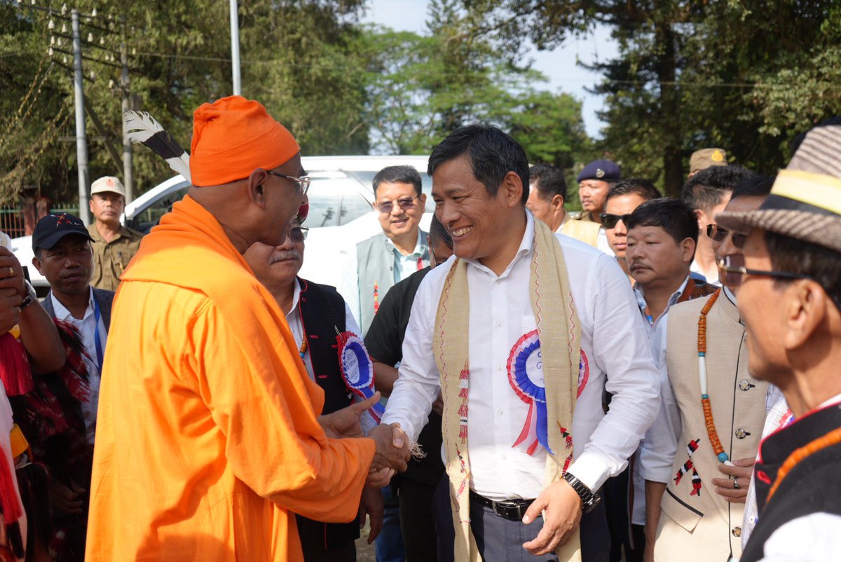 OjingBJP's tweet photo. The glory of a culture can be found in its festival!

Joined the joyous "Chalo Loku Festival" celebration of our wonderful Nocte community today, joined in by ADC Deomali as Guest of Honour, Hon’ble Minister and Chief Patron Cholu Loku Festival Celebration Committee Shri @wangki_lowang Ji, also the general public of 54-Namsang Assembly Constituency.