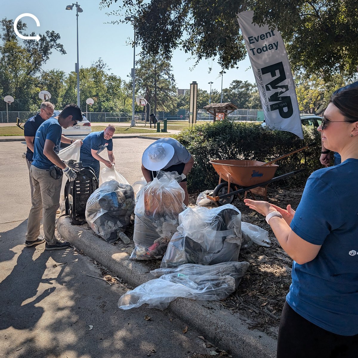 10to90's tweet photo. Recently, Cyclyx partnered with the Plastics Industry Association (PLASTICS), Friends of Woodland Park, and Keep Houston Beautiful to participate in a cleanup event during the Association's National Plastics Conference in Houston, Texas.  

We thank @BerryGlobalInc for generously donating the plastic bags used for collection. With our science-based #CyclyxSolutions, 51 bags of plastic waste will be placed on a recycling pathway! 

We value every collaborative community initiative that aligns with our 10to90 mission. Read the full press release here: https://t.co/1hNoLgrGlJ