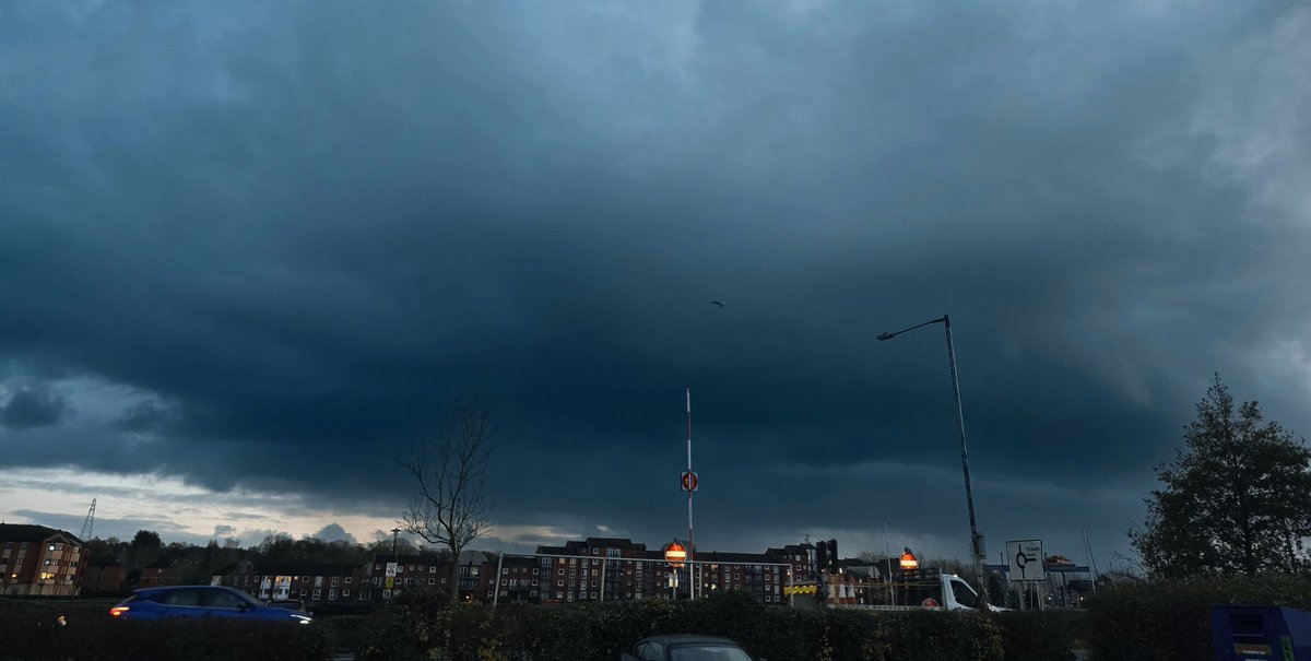 This was a very ominous sky....🌧🌪🌩