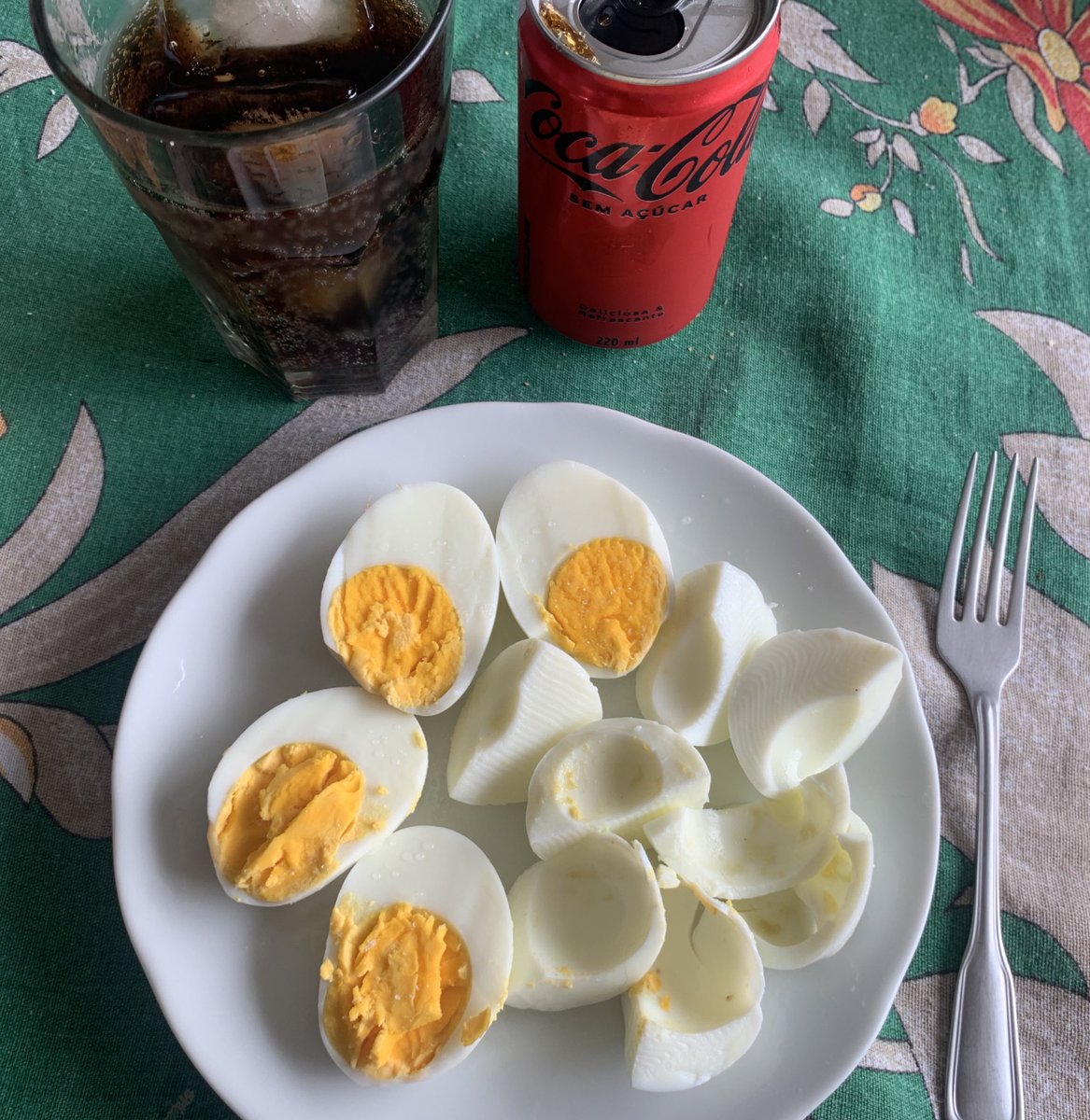 dietappen's tweet image. 🥚🍓 lunch

230 calories 
c: 1,3g 
p: 24,7g 
f: 12,8g