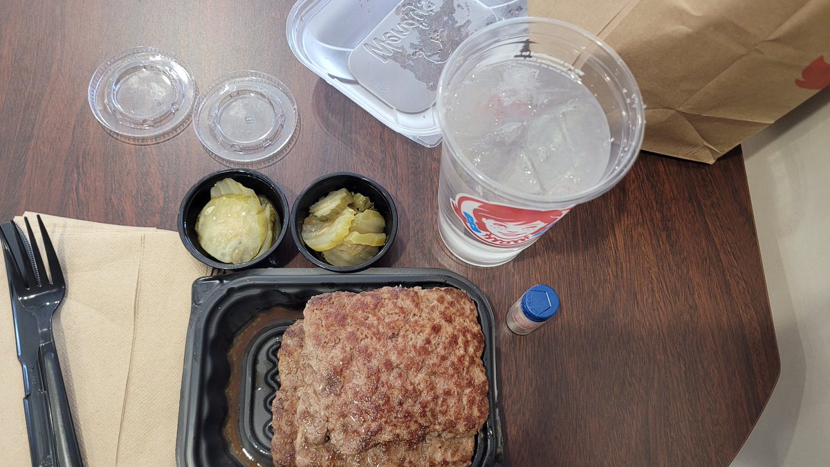 rtflew's tweet image. Best $5.35 (USD where I live) lunch for #Keto or #Carnivore on the go...