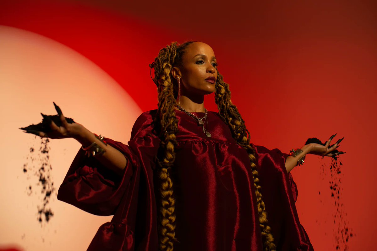 Here's my chat w/Rapper <a href="/sarocthemc/">sa-roc</a> as she heads 2
<a href="/WIUnionTheater/">Wisconsin Union Theater</a> 12/5. We get in2 what 2 expect w/the enerGy of this event, the new track 'Amazing Grace' &amp; , the gift of 'The Sharecropper's Daughter, the magic between her &amp; <a href="/solmessiah/">Sol Messiah</a> &amp; so much more.
greenarrowradio.com/inside-the-flo…