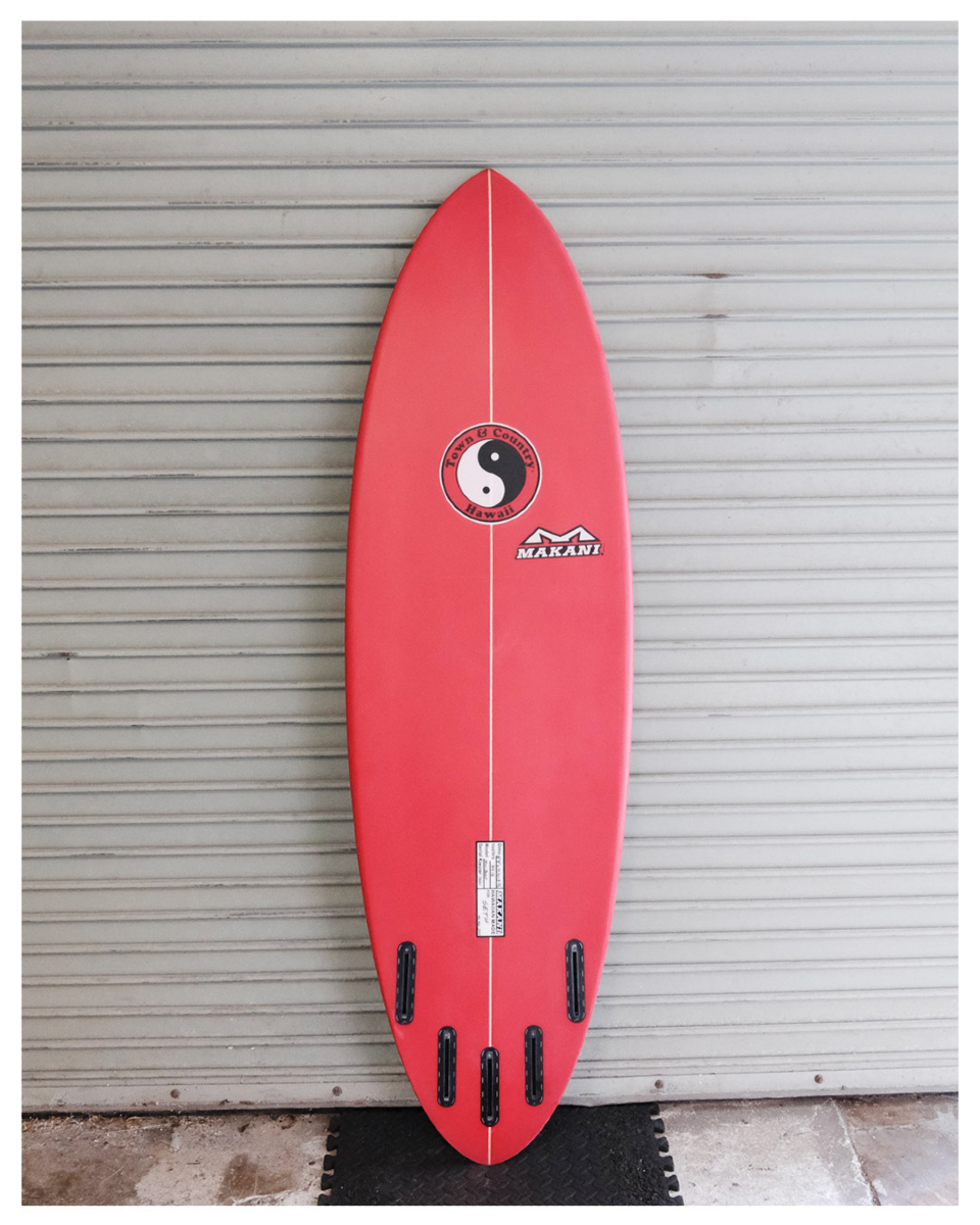 tcsurfdesigns's tweet image. Mini Beast by @makani_shapes custom order for a lucky surfer. Looking stylish and gonna be a whole lot of fun guaranteed. 5'8"x19 1/4"x2 7/16", 29.16L

#customsurfboards #madeinhawaii #stokeandaloha #surfboards #hawaiisurf