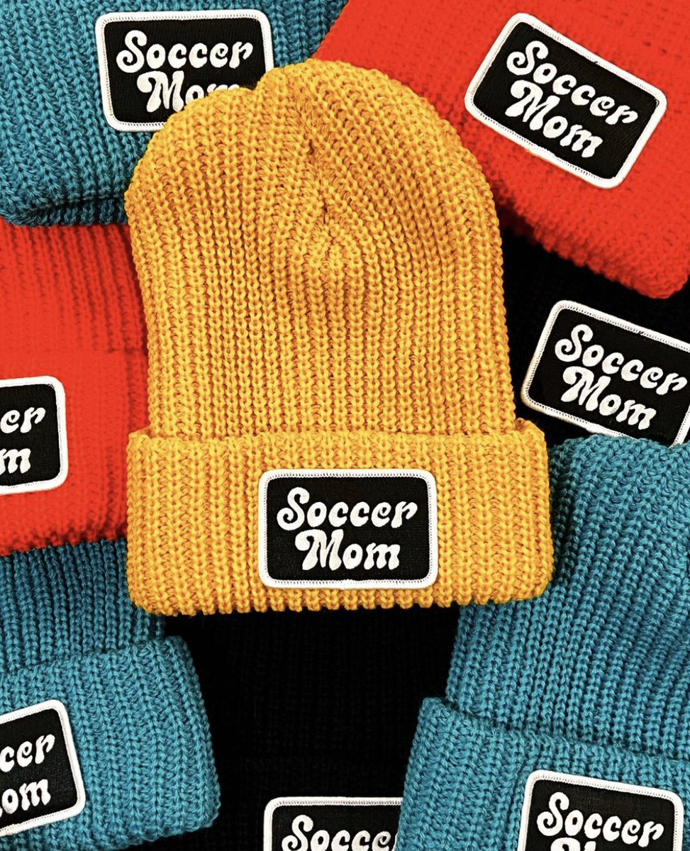 Keeping Soccer Moms cozy since 2016 🆕 Soccer Mom cuffed beanies now available in Black, Mustard, Teal + Orange 🖤💛🩵🧡
talismancaps.com/collections/so…