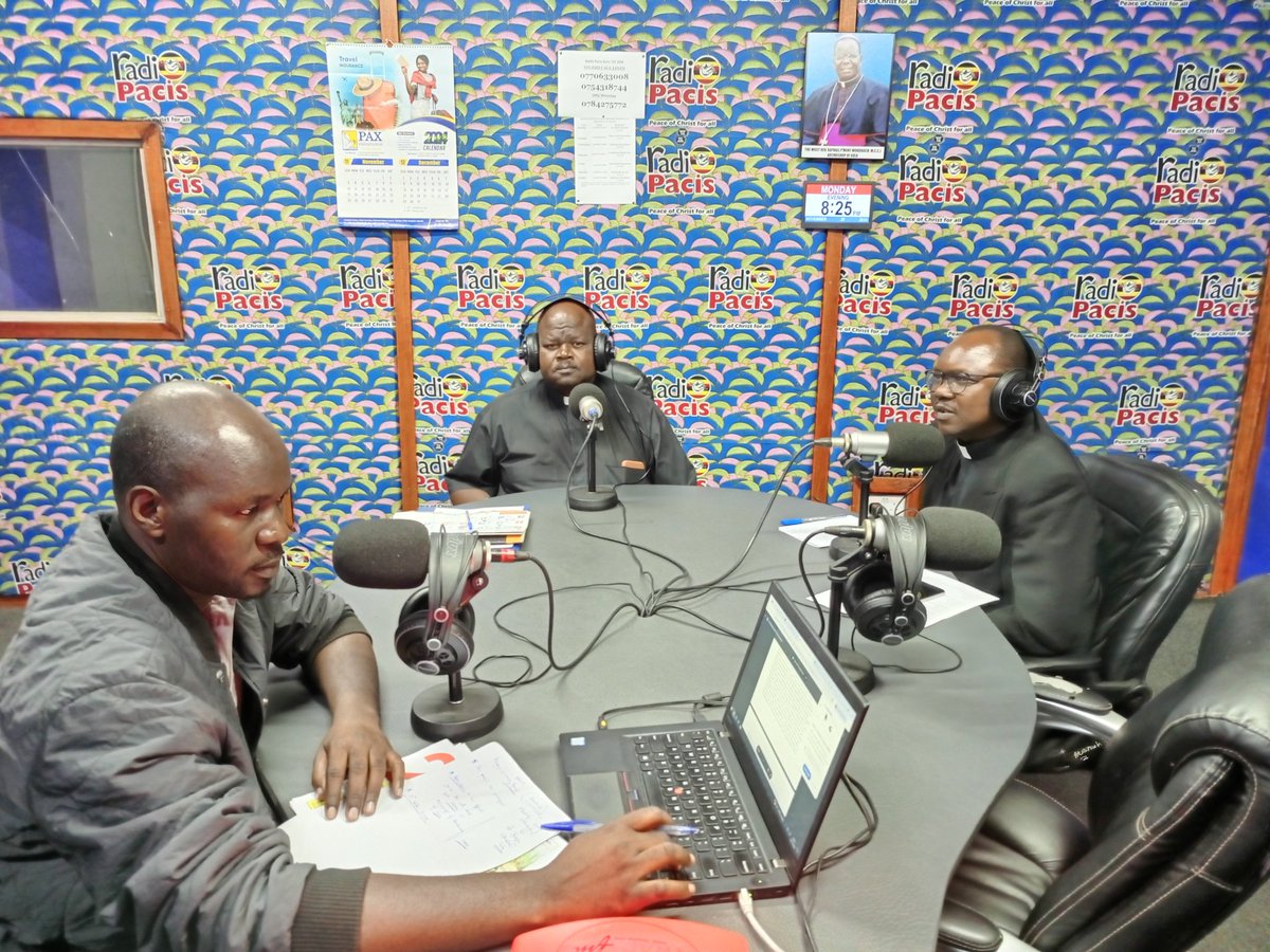 Members of the COC for Priestly Golden Jubilee celebration for Archbishop Emeritus Dr John Baptist Odama on mobilization talkshow.
Join us👇
radiocomnetu.org/radiopacis/
Or radiopacis.org
#CaptivationZone
#PeaceOfChristForAll