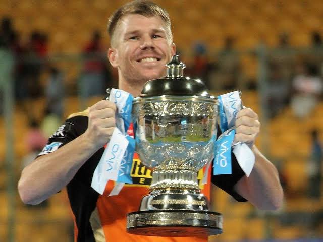 allaboutcric_'s tweet photo. 6,565 runs 🏏
62 fifties 💥
4 hundreds 🔥
3 Orange Caps (2015, 2017, 2019) 🧡
2016 IPL-winning captain 🏆

Left unsold, but never forgotten. Truly a legend! https://t.co/iekcvGZR9s