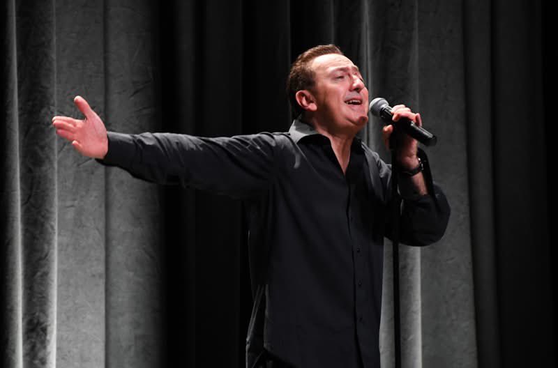 geralddahan's tweet photo. Quelques photos de scène prises par Astoul Christophe, lors de mon spectacle à #Ramatuelle. Prochain spectacle le 30 novembre à Albert ! Réservez : https://t.co/EjaAgduDNO https://t.co/LaZoXAJFT3