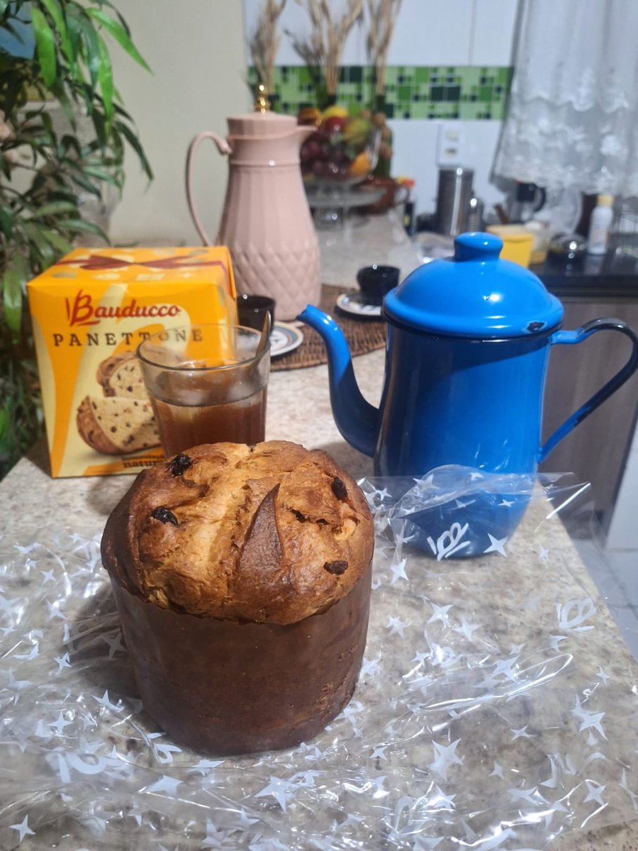 Um café da rosa para todos nós virtuais do X Y ))).... E cheio de muitas felicidades !!  😍❤️🤩❤️💌🎂🍀