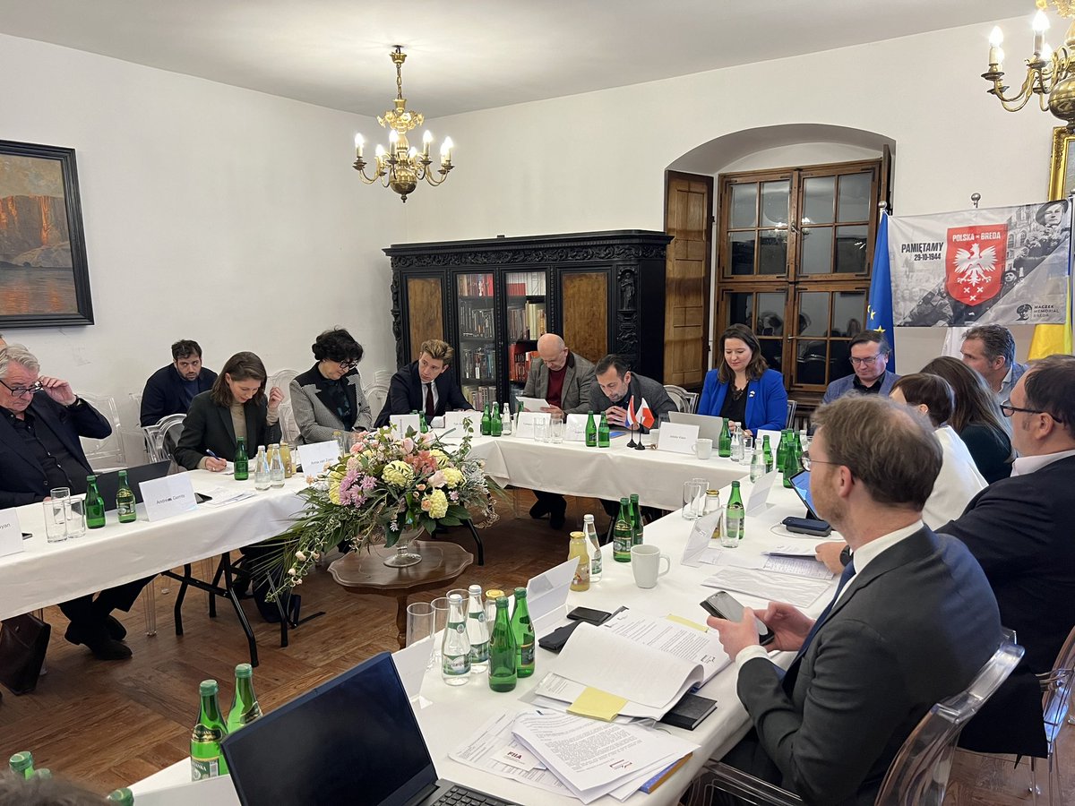 KEW (@kolegiumwroclaw) on Twitter photo The security of Europe: Together we stand (divided we fail): the war in Ukraine and the future of NATO and the EU in strengthening European security🇵🇱🇳🇱🇪🇺
First Maczek Dialogue in Wojnowice <a href="/Clingendaelorg/">Clingendael Institute</a> <a href="/NLinPoland/">NL Embassy in Poland</a> The security of Europe: Together we stand (divided we fail): the war in Ukraine and the future of NATO and the EU in strengthening European security🇵🇱🇳🇱🇪🇺
First Maczek Dialogue in Wojnowice <a href="/Clingendaelorg/">Clingendael Institute</a> <a href="/NLinPoland/">NL Embassy in Poland</a>