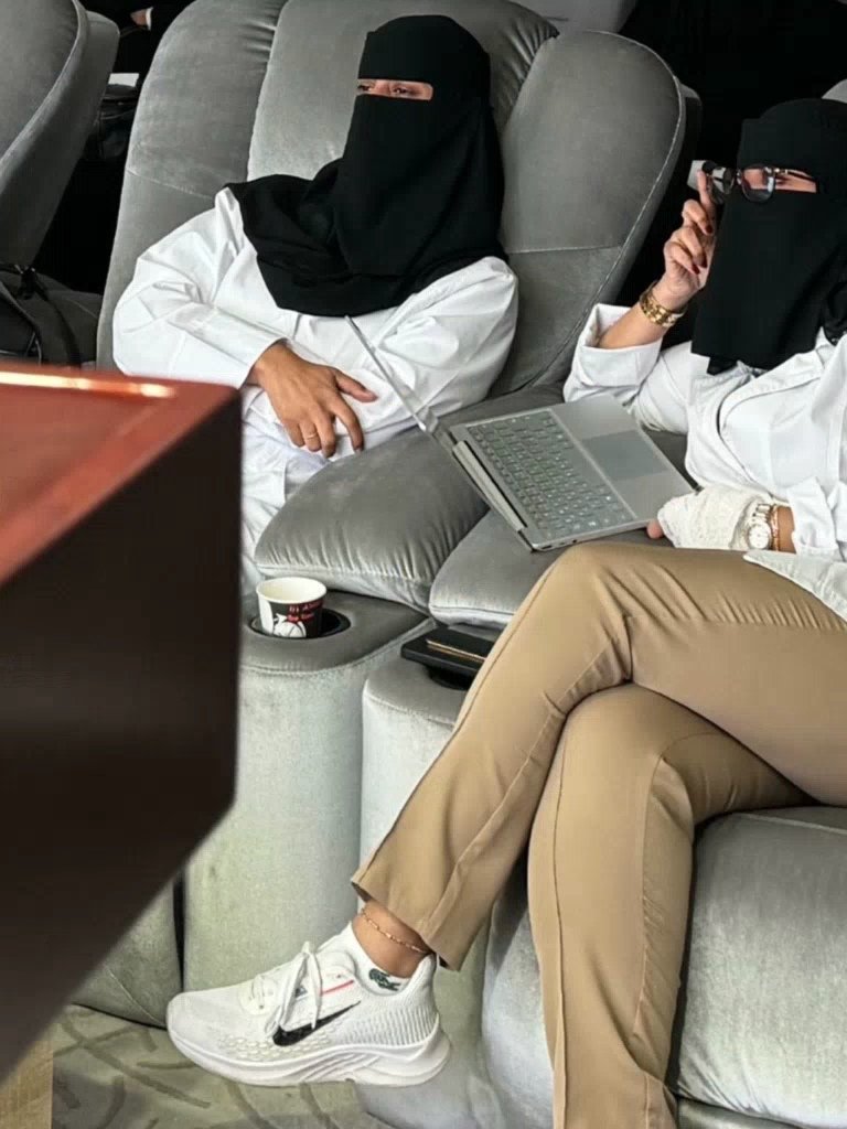 هاي اطلع سهرااات الجاد يكلمني تيلجرام جاده فااااضيه الحين مين جاد يجني الحين