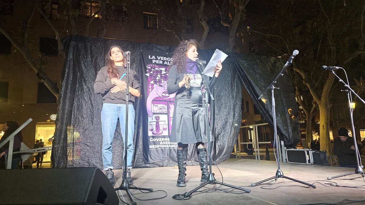 "Aquesta manifestació no és només una denúncia col·lectiva, sinó també una celebració de la força feminista, la resistència i la sororitat que ens uneixen." Bia Méndez 
#25NJuntesVivesiRebels 
#VergonyaiPorxAgressors
