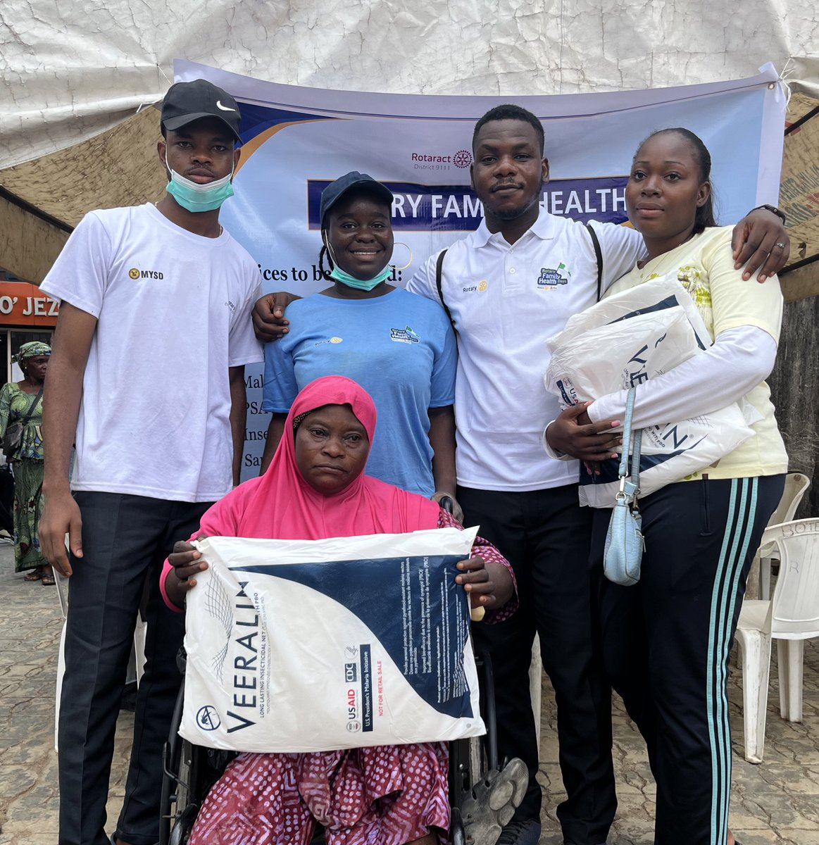 alimi_emmanuel's tweet photo. Rotary family Health Day 2024💙❤️
Medical outreach ✅
Free pad for young girls✅
Mosquito nets✅
Thank you Egbeda for having us🙈❤️
Rotary is good 💯💯💯
@ClubMedilag  
#RFHD #rotary #rotaract #egbeda https://t.co/d3V4URmrpg