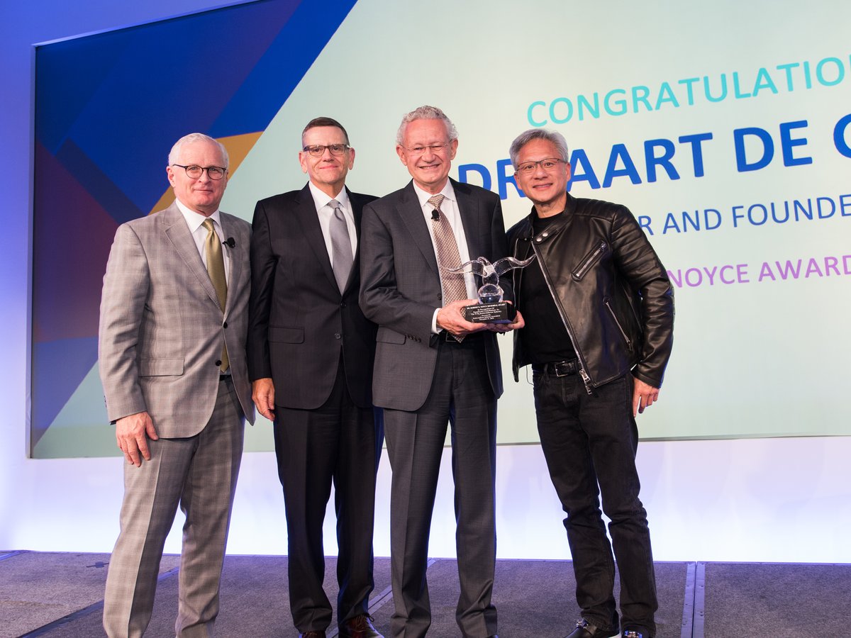 Last week, Synopsys Executive Chair &amp; Founder Aart de Geus received our industry’s highest honor, the Robert N. Noyce Award. Leaders from across the semiconductor space joined us at <a href="/SIAAmerica/">SIA</a>'s  awards dinner, recognizing his landmark achievements. 

Congratulations, Aart!👏