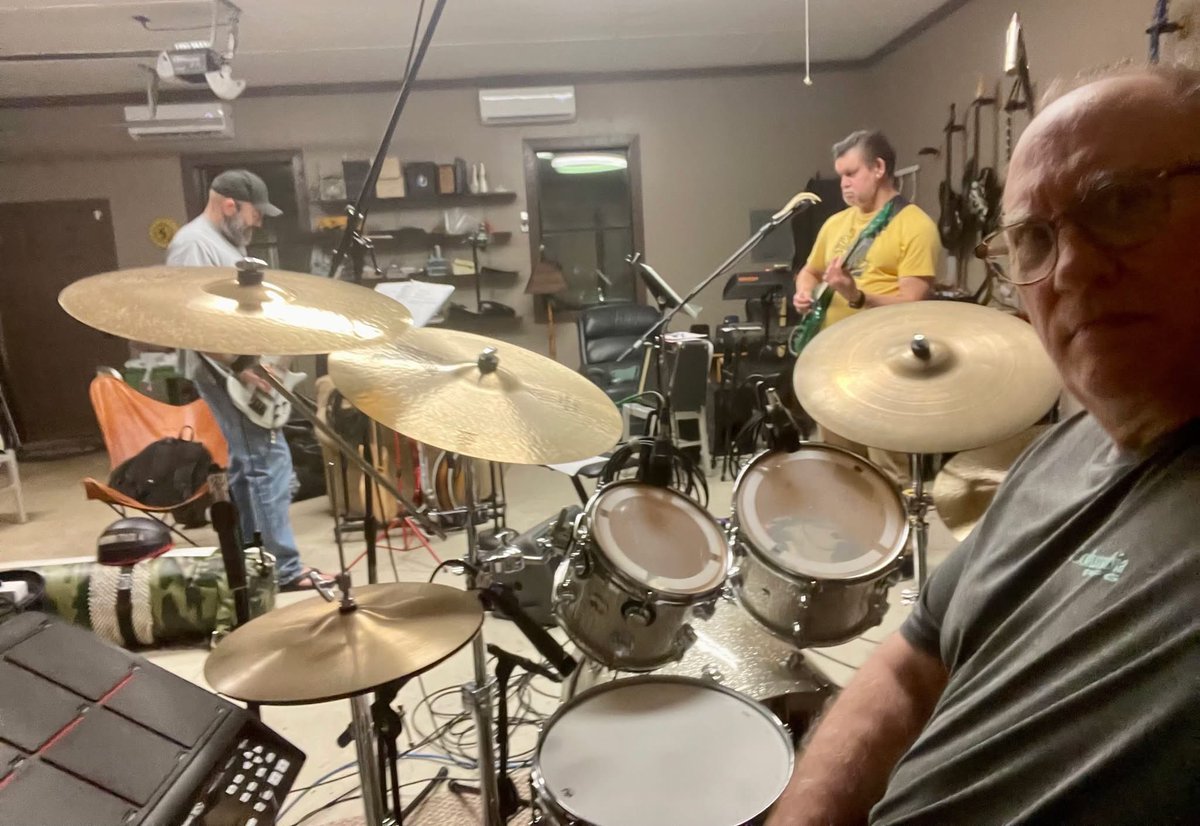 POV from the best seat in the house. It’s Thanksgiving week, and we are thankful for our many blessings. We are creating new music and plan to release a new song by year end. Happy Thanksgiving!

linktr.ee/Ironsmithmusic