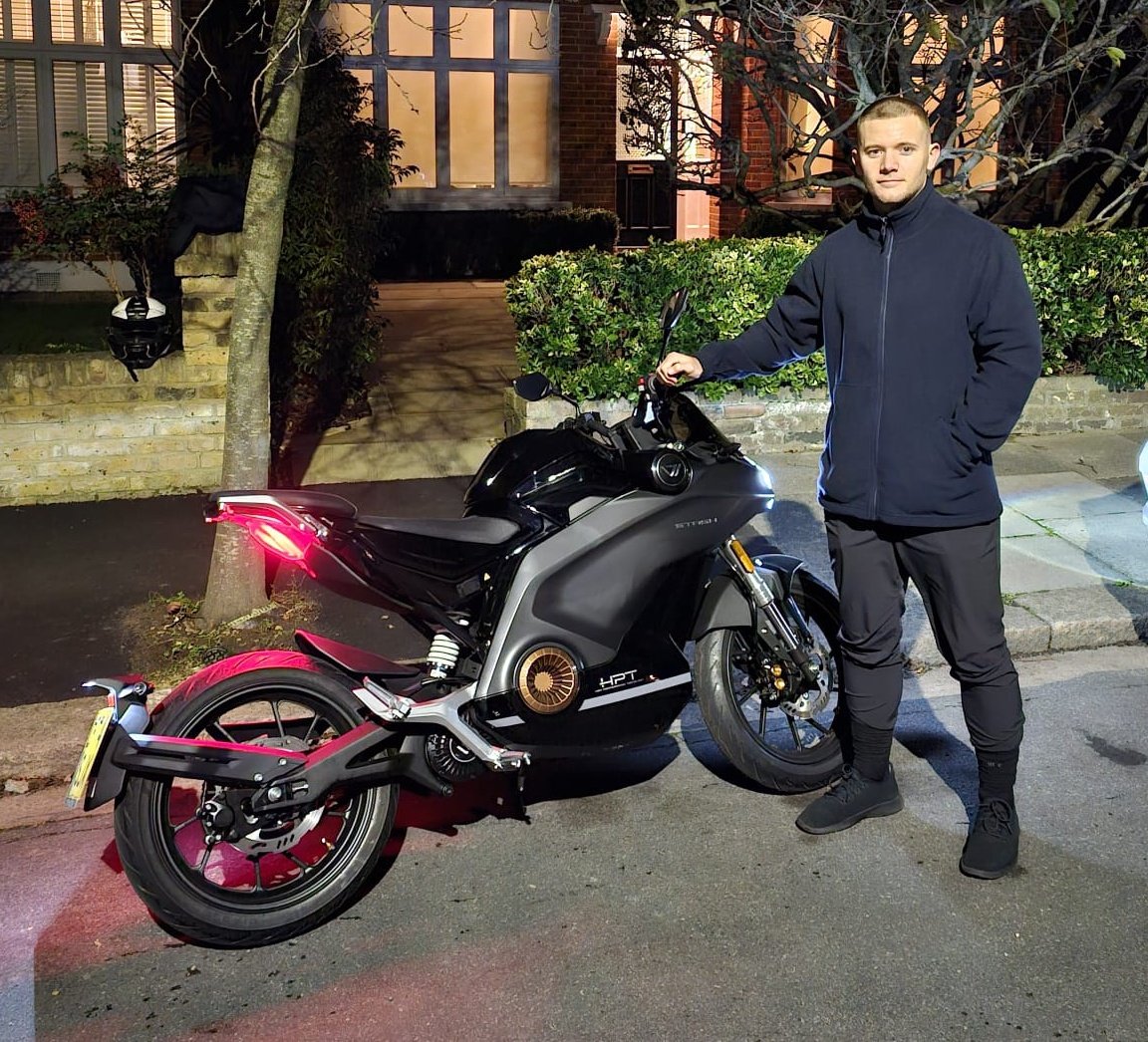 A new #vmoto Stash 14.4kw 75mph #electricmotorcycle owner moving over from Petrol to electric today in South East #London. Perfect for #commuting. Available to test-ride and buy from <a href="/greenmopeds/">green-mopeds</a>. #ev <a href="/vmotosocouk/">Vmoto Soco UK</a> <a href="/vmotosocouk/">Vmoto Soco UK</a>