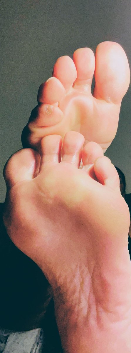 SolesSupreme's tweet photo. Some quick shots for all my footboys out there....

#feetworshi̇p #feetseller #feet #soles #solestease #softsoles #footjob #solejob https://t.co/ITwLHRWnfB