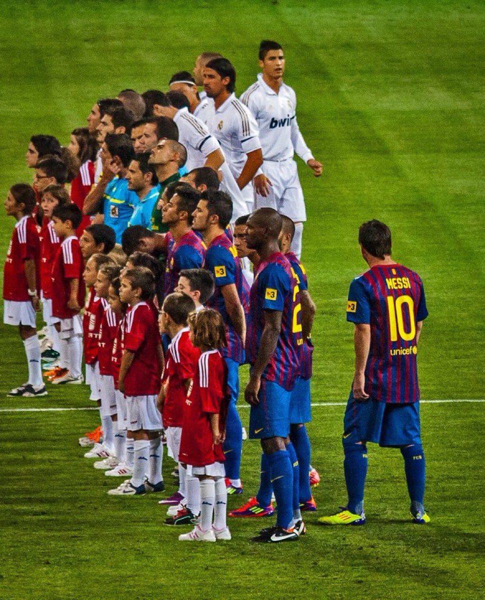 Retro_Goleador's tweet photo. ✅️ Las miradas entre los dos mejores que se cruzan.
#ElClasico #RetroFG https://t.co/M6gw9aOjCC