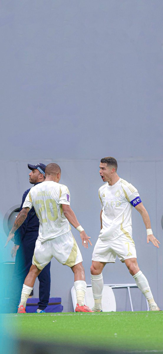 ve9x1's tweet image. 𝟒𝐊 #Wallpapers   
   ➥📁 Ronaldo &amp;amp; Ângelo🤍