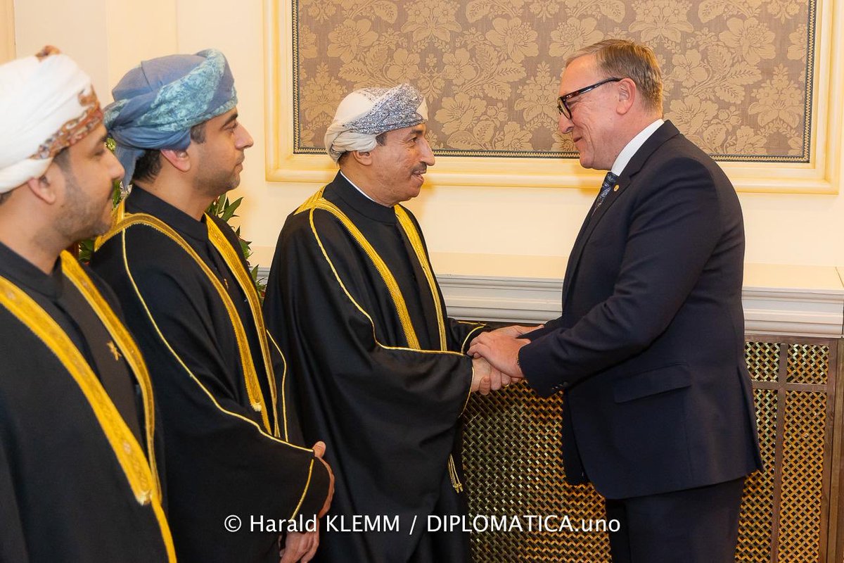 اقامت سفارة سلطنة عُمان في جمهورية النمسا، حفل استقبال بمناسبة #العيد_الوطني_٥٤_المجيد ، حضره شخصيات سياسية واقتصادية وعسكرية وفكرية وعلمية نمساوية، وعدد من رؤساء و اعضاء السلك الدبلوماسي العربي والاجنبي المعتمدين لدى النمسا، ورؤساء وممثلين عن  المنظمات الدولية في فيينا.