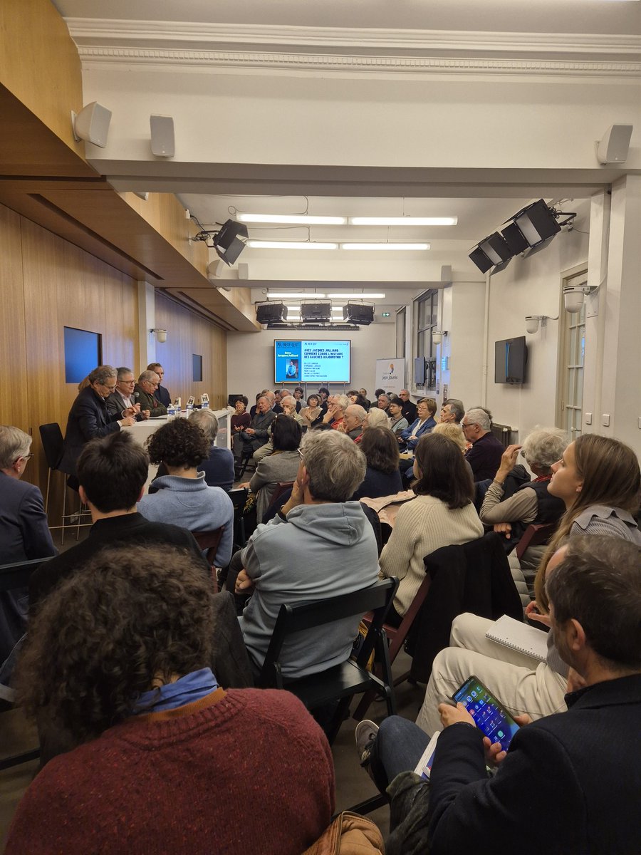 Salle comble ce soir <a href="/j_jaures/">Fondation Jean-Jaurès</a> pour parler de la Gauche, qui pour Jacques Julliard, était avant tout synonyme d'Idées... Avec <a href="/CProchasson/">Christophe Prochasson</a> <a href="/CandarGilles/">Gilles CANDAR</a> Marc Lazar, Michelle Perrot