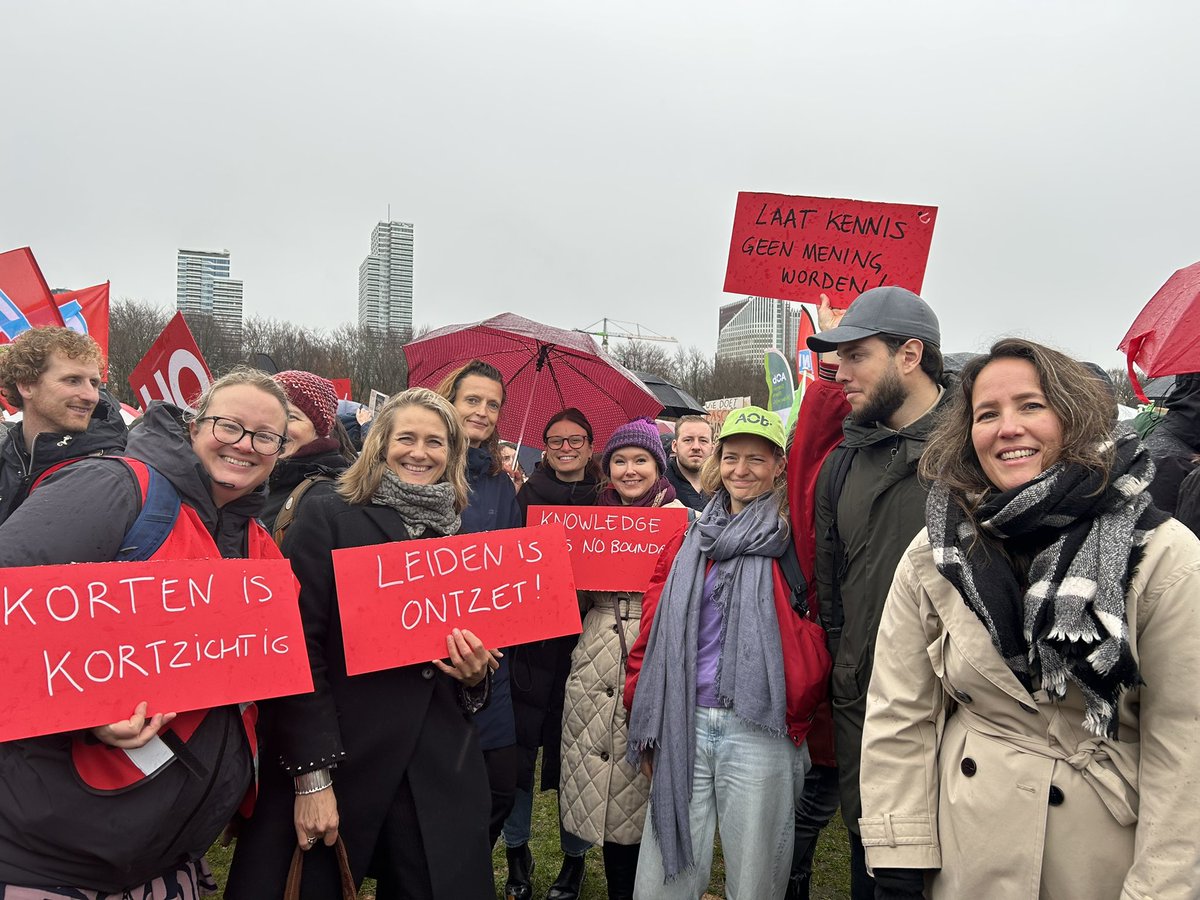 Kim de Jong (@kdej_psyres) on Twitter photo <a href="/LeidenPsy/">Leiden Psychology</a> <a href="/WOinactie/">WOinActie</a> <a href="/HannekeHulst/">Hanneke Hulst</a> <a href="/LeidenSocial/">Leiden Social Sciences</a> <a href="/UniLeiden/">Universiteit Leiden</a> Toppers! Van Klinische Psychologie waren we er ook met 10 personen (waarvan 8 op deze foto) <a href="/LeidenPsy/">Leiden Psychology</a> <a href="/WOinactie/">WOinActie</a> <a href="/HannekeHulst/">Hanneke Hulst</a> <a href="/LeidenSocial/">Leiden Social Sciences</a> <a href="/UniLeiden/">Universiteit Leiden</a> Toppers! Van Klinische Psychologie waren we er ook met 10 personen (waarvan 8 op deze foto)