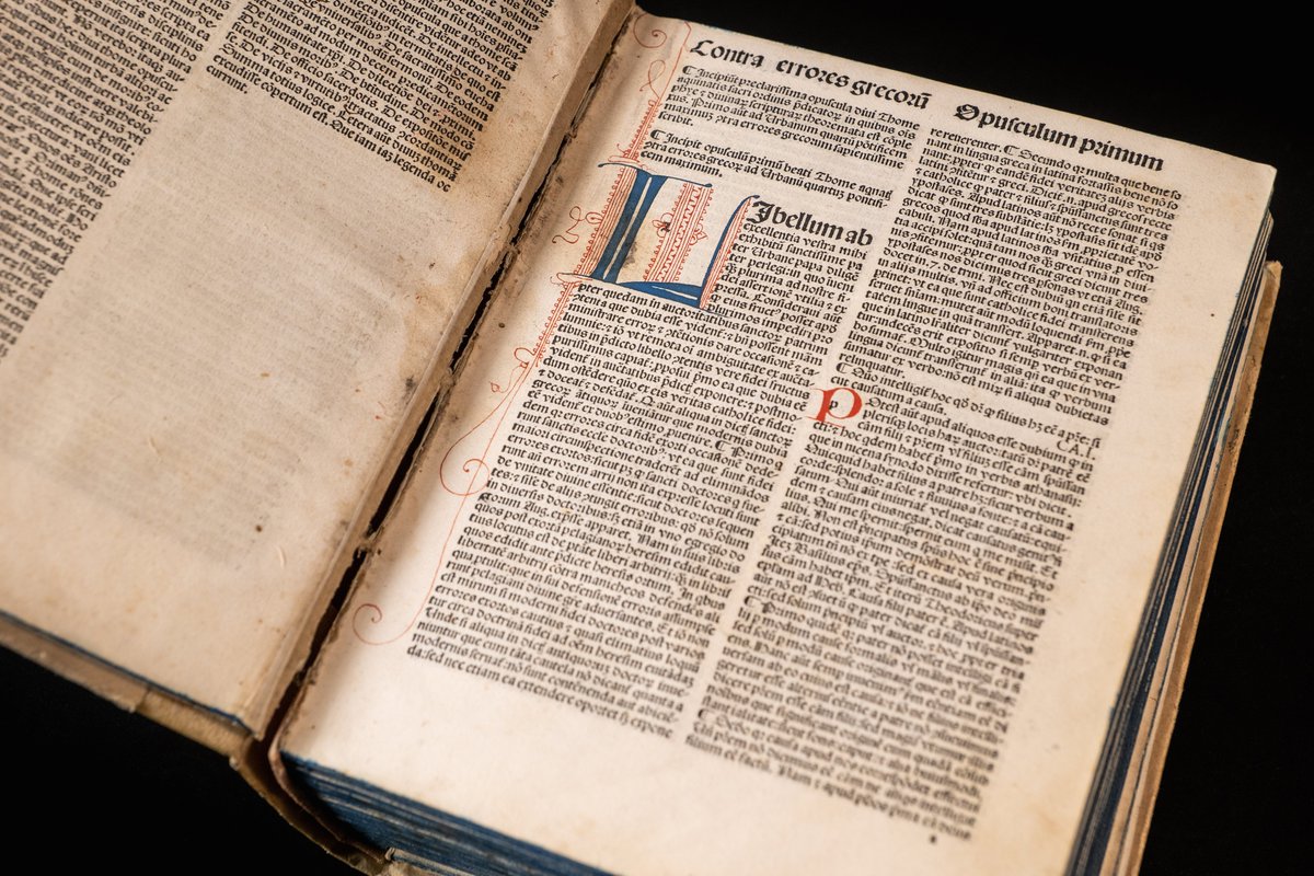 DeliriumBooks's tweet image. Desde mañana y hasta el domingo te esperamos en #InFolioMadrid, la mayor feria #libroantiguo España. 
☑️En nuestro stand nº 3 de @CarlosdeAmberes encontrarás libros como este #incunable de Santo Tomás de Aquino, impreso en 1490. #DeliriumBooks @AilaAsociacion @ILABRareBooks