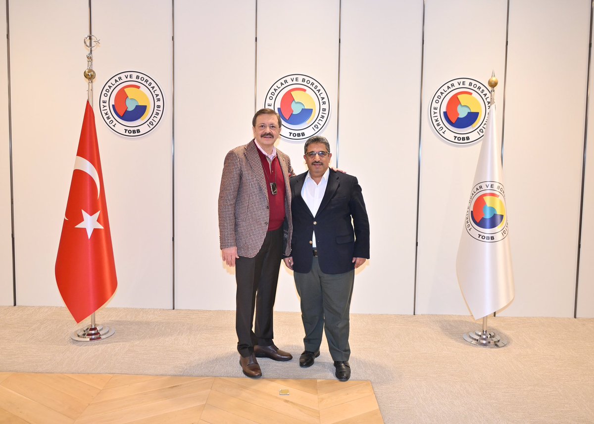 Oda Başkanımız Bilal Adabağ, TOBB Başkanımız sn. M. Rifat Hisarcıklıoğlu'na ziyarette bulundu.

Odamızın akademik kitap ve genel çalışmalarıyla ilgili TOBB Başkanımız Sn. Hisarcıklıoğlu'nu bilgilendiren Oda Başkanımız, odamıza olan desteklerinden dolayı teşekkürlerini iletti. 
++