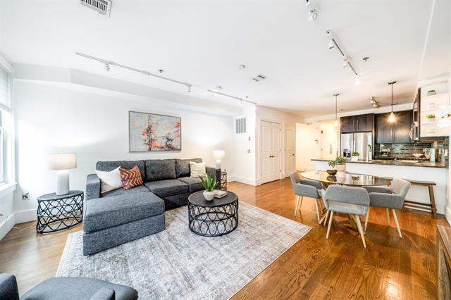 AgentMikeCheck's tweet image. 💥Another Luxury Listing SOLD By MC Luxury Living/Michael Check💥
📍213 Clinton St. #1, Hoboken, NJ📍
2 BEDROOMS | 2 BATHROOMS | PRIVATE BACKYARD
✨Welcome to Hoboken, Denyse! You’ve earned this, and I couldn’t be happier for you. ✨