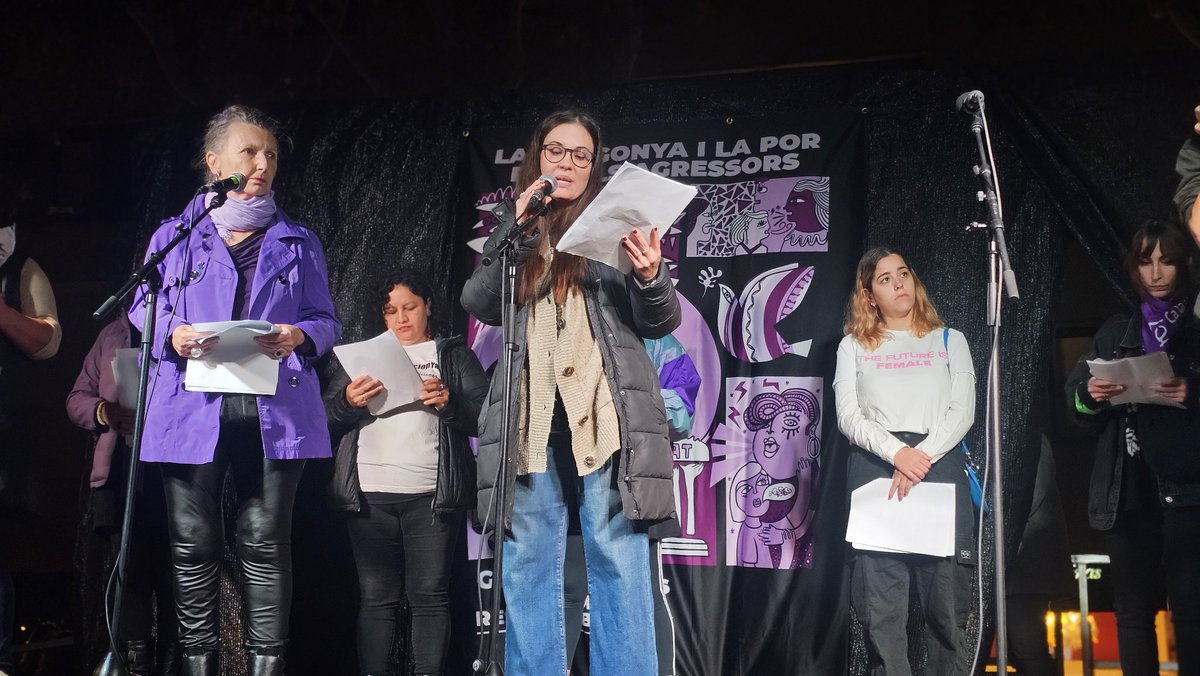 <a href="/caladona/">Ca la Dona</a> 🗨 "Que les dones agredides parlinquan, com i on vulguin; que denunciïn si volen o si poden." Carolina Andreu, grup Coeducació de <a href="/caladona/">Ca la Dona</a> 

#25NJuntesVivesiRebels 
#VergonyaiPorxAgressors