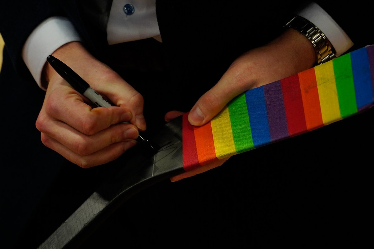 Saturday night, defenseman Luke Prokop met with members of Cleveland's LGBTQ+ Allies Lake County during Pride Night with <a href="/monstershockey/">Cleveland Monsters</a>!

He met with them after the night's game and gave them a signed game stick to display in their office 🏳️‍🌈

#MILhockey